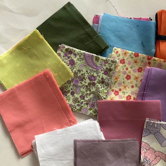 A Bundle Of 5" Inch Fabric Squares Charm Pack An Assortment of Colors & Prints - Picture 2 of 10